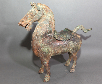 东汉具鞍铜立马