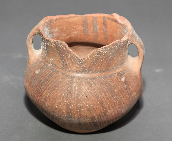 双耳细纽彩陶罐