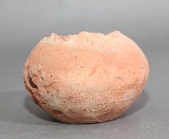 夹砂红陶圆腹罐