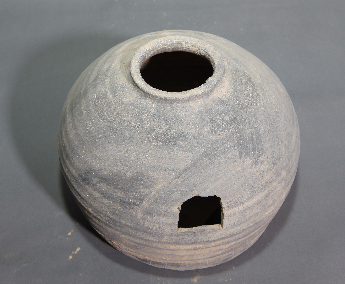 旋纹灰陶罐