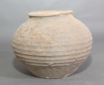旋纹灰陶罐