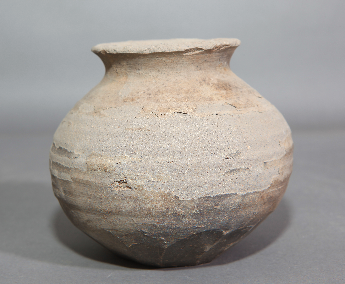 旋纹灰陶罐