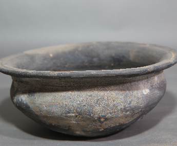 敞口灰陶盆