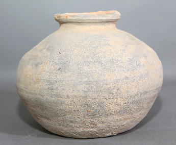 侈口圆腹旋纹灰陶罐