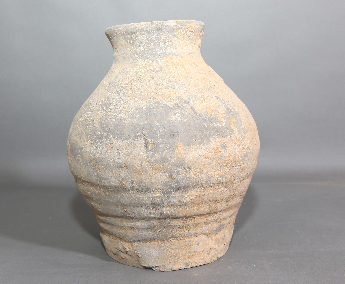 侈口旋纹灰陶壶