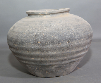 旋纹灰陶罐