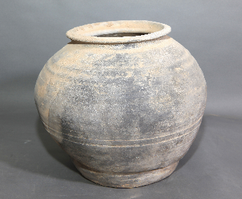 侈口旋纹灰陶罐