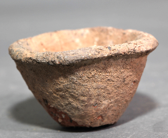 夹砂红陶小甑	