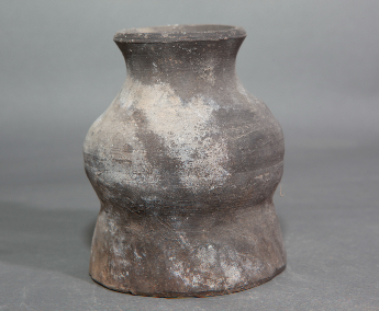 旋纹灰陶鼓腹罐