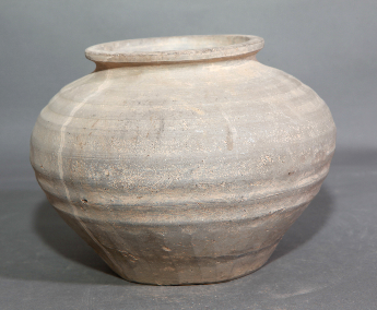 侈口鼓腹灰陶罐