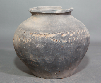 灰陶罐