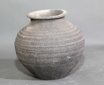 旋纹灰陶罐