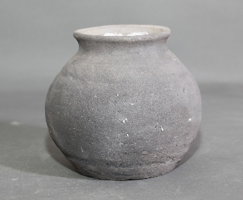 泥质灰陶罐