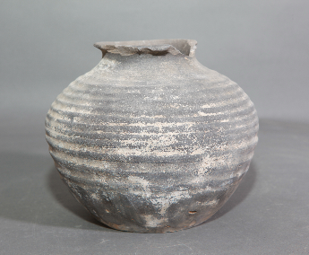 旋纹灰陶罐