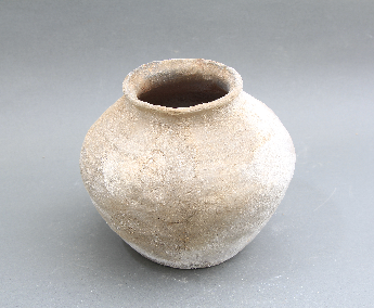 侈口旋纹灰陶罐