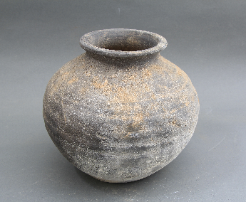 旋纹灰陶罐