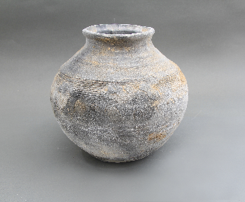 灰陶罐