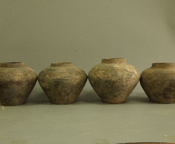 三角绳纹灰陶罐