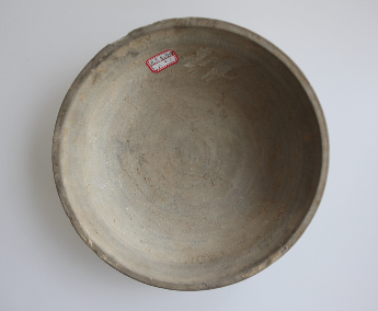 敞口灰陶盘