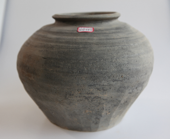 旋纹灰陶罐