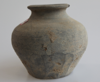 灰陶罐